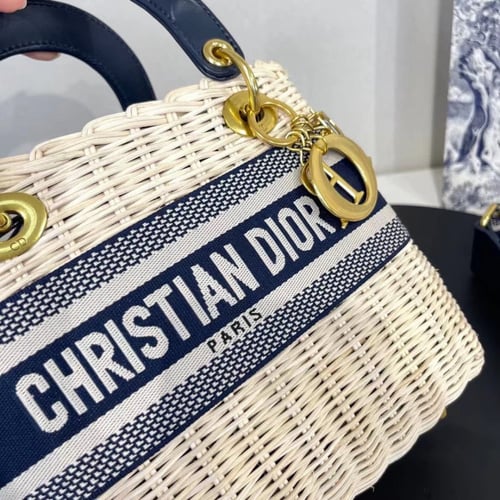 شنطة نسائية ماركة Dior