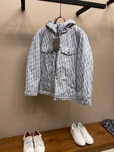 جاكيت ماركة Dior