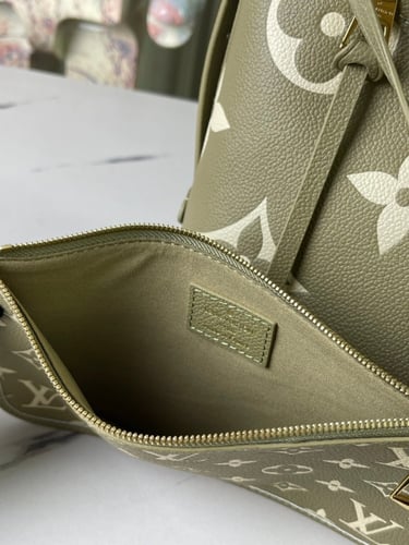 شنطة نسائية ماركة LV