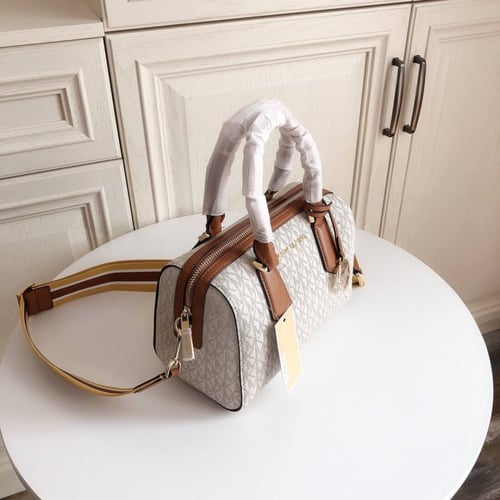 شنطة نسائية ماركة MK