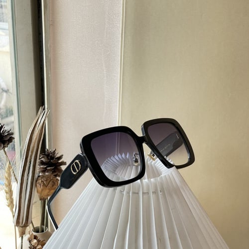 نظارات ماركة Dior