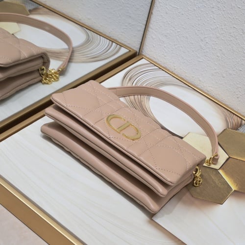 شنطة نسائية ماركة Dior