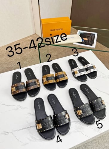 حذاء نسائي ماركة LV