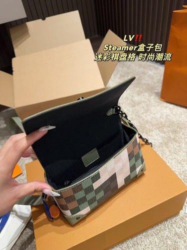 شنطة نسائية ماركة LV