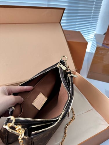 شنطة نسائية ماركة LV