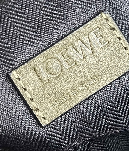 شنطة ماركة Loewe