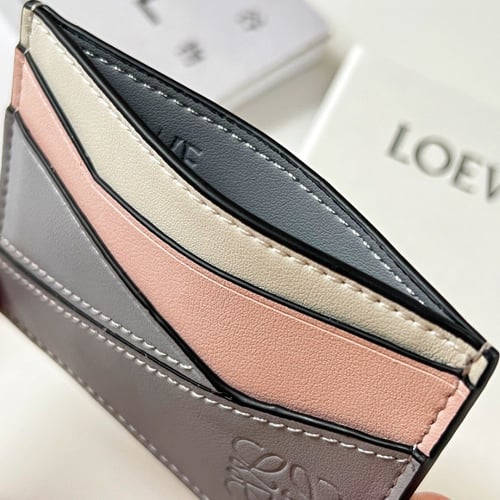 كارد ماركة LOEWE