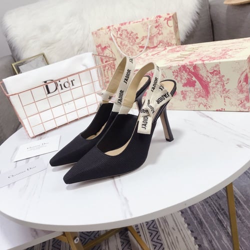 حذاء نسائي ماركة Dior