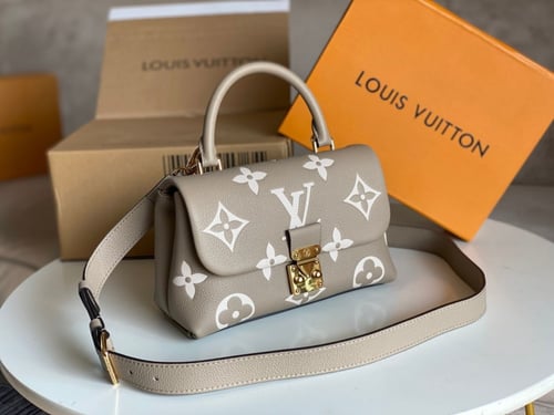 شنطة نسائية ماركة LV