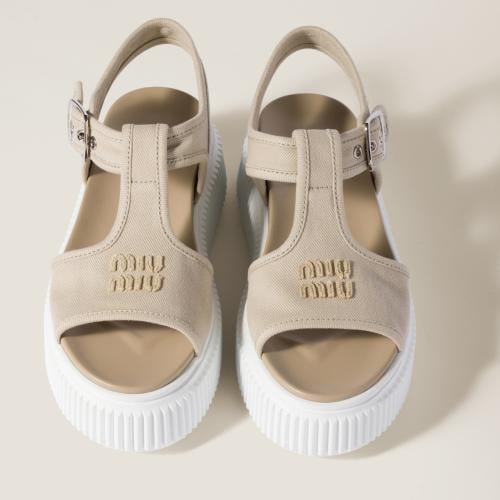 حذاء نسائي ماركة Miumiu