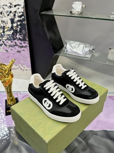 حذاء ماركة ‏Gucci