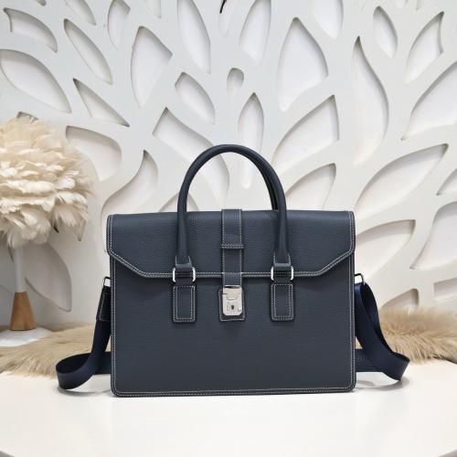 شنطه ماركة Prada