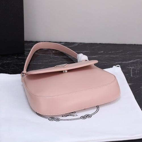شنطة نسائية ماركة Prada