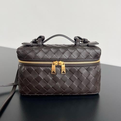 شنطة نسائية ماركة Bottega Veneta