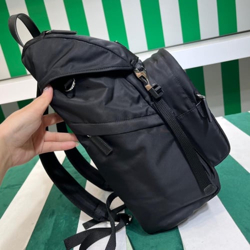 شنطة ماركة Prada