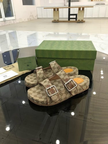 حذاء ماركة ‏Gucci