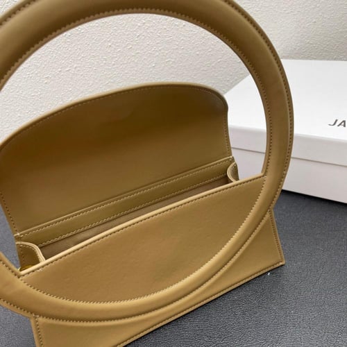 شنطة نسائية ماركة ‏JACQUEMUS