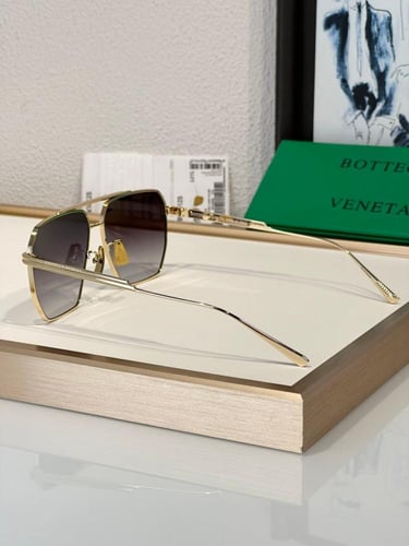نظاره ماركة ‏Bottega Veneta