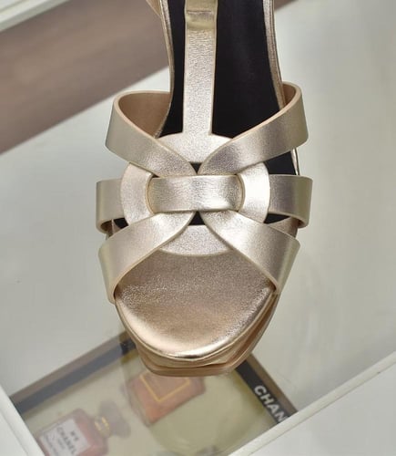 حذاء نسائي ماركة YSL