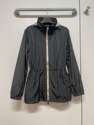 جاكيتات نسائيه متنوعة ماركة Burberry