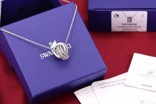 قلادة نسائية ماركة Swarovski