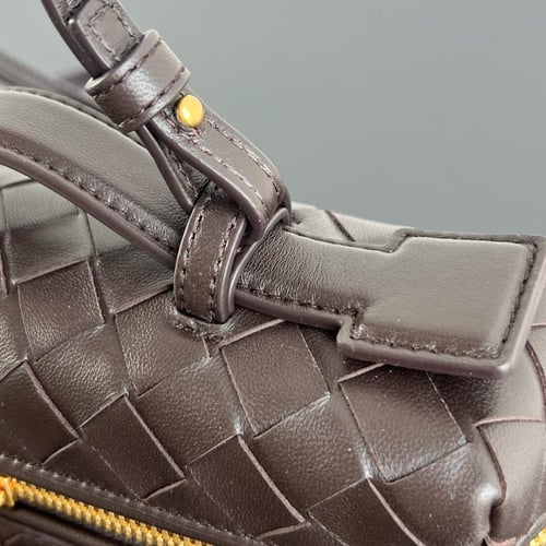 شنطة نسائية ماركة Bottega Veneta