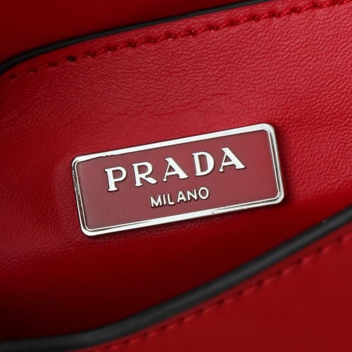 شنطه نسائية ماركة Prada