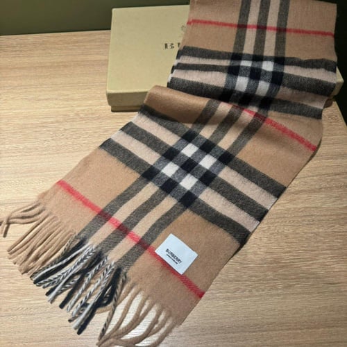 سكارف اطفال ماركة Burberry