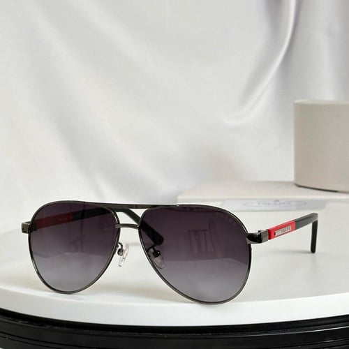 نظاره ماركة ‏Prada