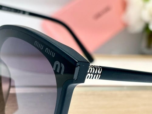 نظاره ماركة ‏Miumiu