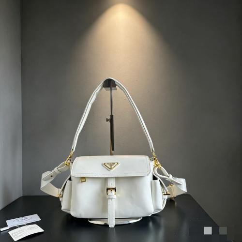 شنطه نسائية ماركة Prada