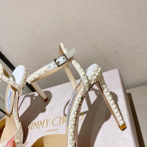 حذاء نسائي ماركة jimmychoo
