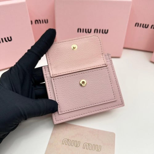 كارد ماركة Miumiu