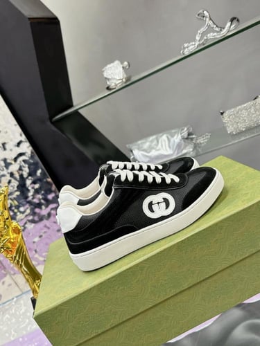 حذاء ماركة ‏Gucci