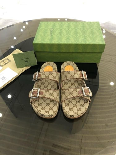 حذاء ماركة ‏Gucci