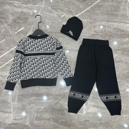 طقم اطفال ماركات متنوعه