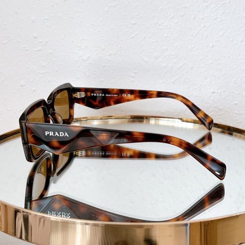 نظاره ماركة ‏Prada
