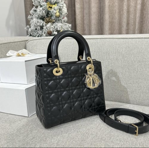 شنطة نسائية ماركة Dior