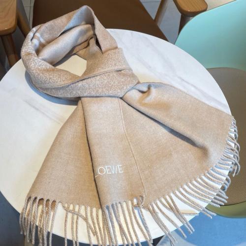 سكارف ماركة Loewe