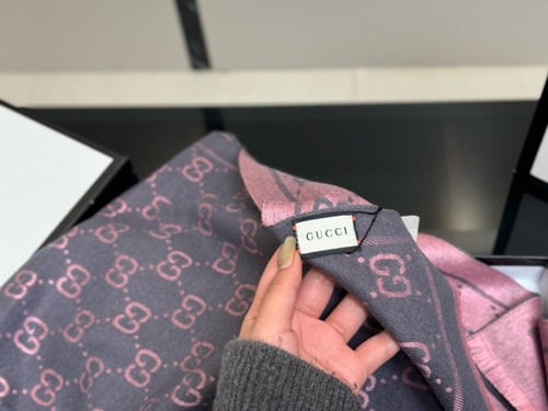 سكارف ماركة Gucci