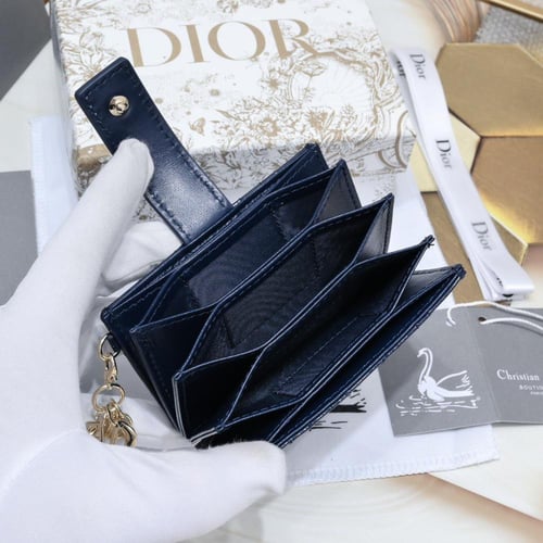 كارد ماركة Dior