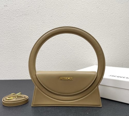 شنطة نسائية ماركة ‏JACQUEMUS