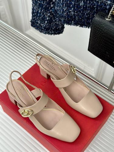 حذاء نسائي ماركة Valentino