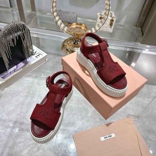 حذاء نسائي ماركة Miumiu