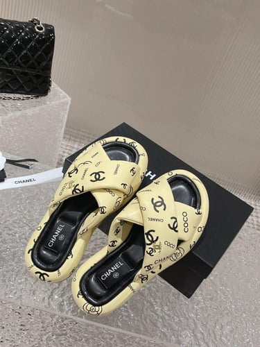حذاء نسائي ماركة ‏Chanel