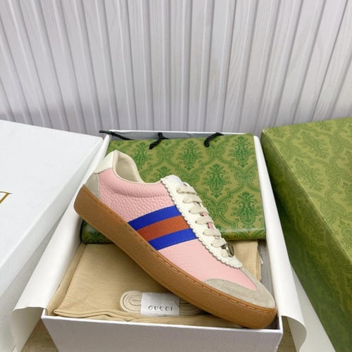 حذاء ماركة Gucci