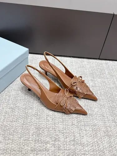 حذاء ماركة Prada