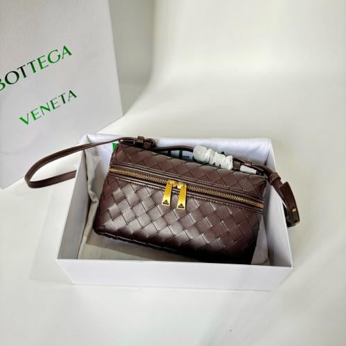 شنطة نسائية ماركة Bottega Veneta