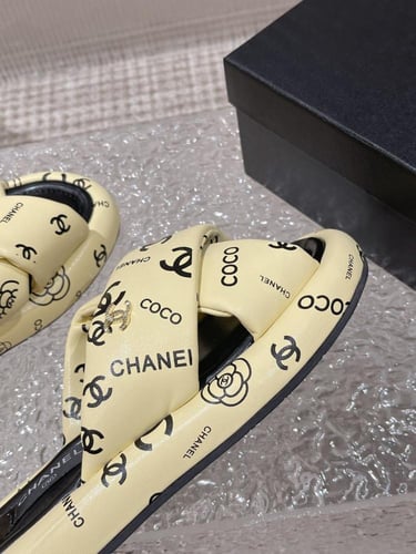 حذاء نسائي ماركة ‏Chanel