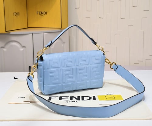 شنطة نسائية ماركة Fendi